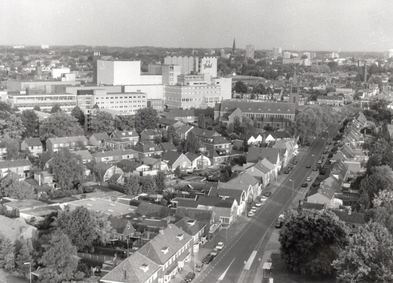 Deurningerstraat 230-268 links luchtfoto 1980.jpg