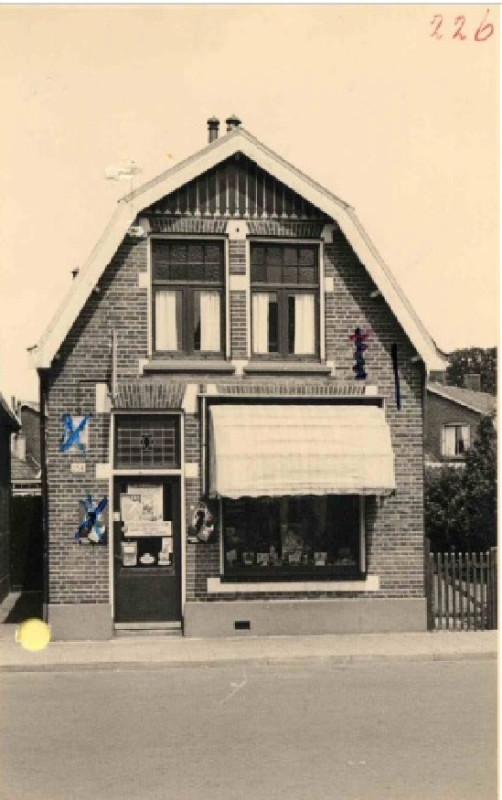 Deurningerstraat 254, sigarenwinkel B. ter Horst  1958.jpg