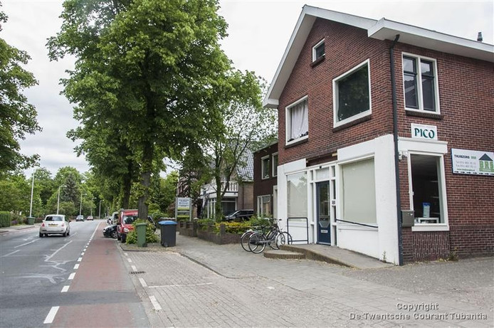 Deurningerstraat 342 Pico dogshop honden trimsalon vroeger apotheek De Bolhaar en kruidenierswinkel G.A. Maathuis (1).jpg