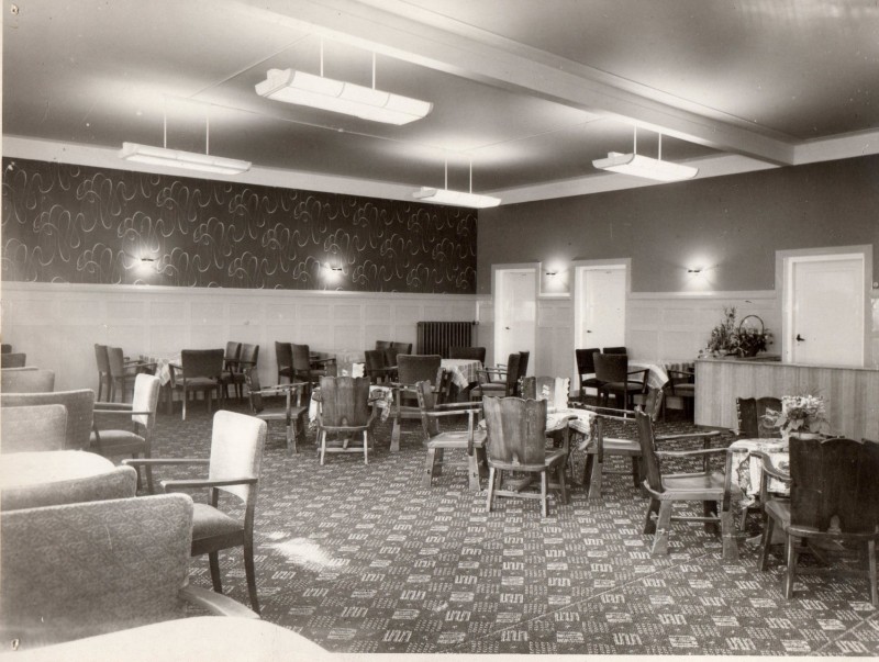Oldenzaalsestraat 19 koffiekamer societeit Metropole opening 1957 . sluiting 1985 klein.jpg