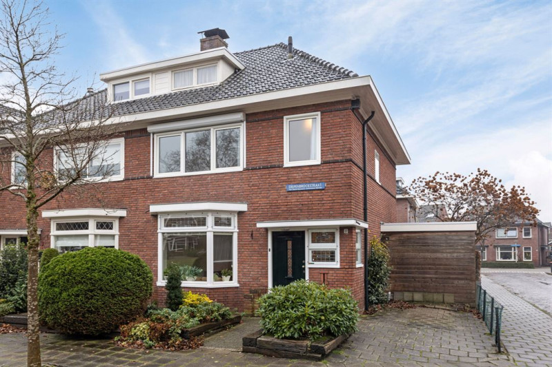 Diepenbrockstraat 1-3 hoek Jacob Obrechtstraat.jpg