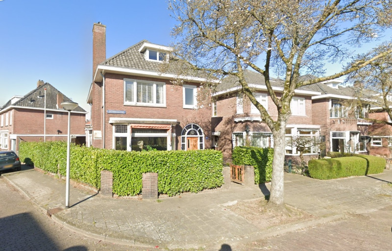 Diepenbrockstraat 5-7-9 hoek Richard Holstraat woningen foto 2022.jpg