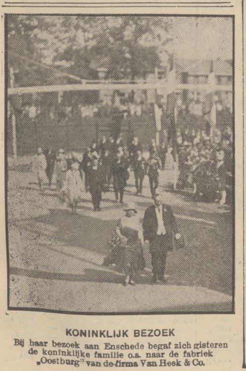 Fabriek Oostburg van Fa. van Heek en Co Koninklijk bezoek krantenfoto Provinciale Overijsselsche Courant 3-9-1929.jpg
