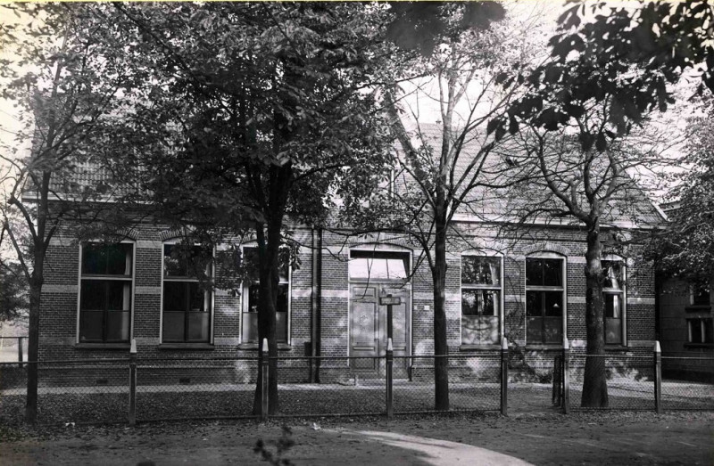 Dorpsstraat 78 O.L. school F Lonnekerschool 1930.jpg