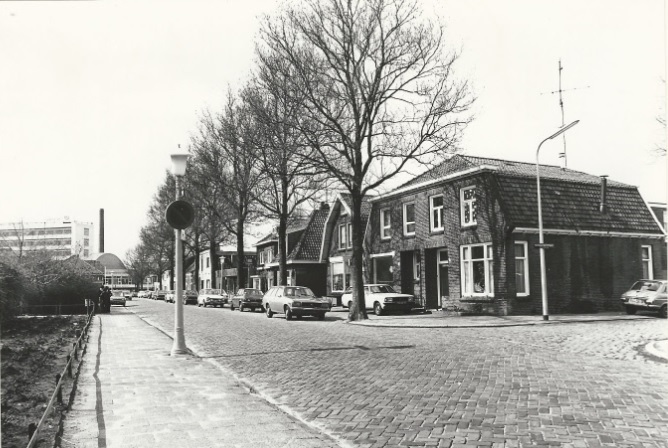 Dr. Benthemstraat 39-41 hoek Nicolaas Beetsstraat Richting Deurningerstraat 2-4-1980.jpg