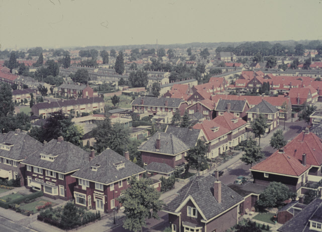 Edisonstraat 3-15 Zicht op de wijk Velve-Lindenhof vanuit de Eschmarkeflat 12-7-1970.jpeg