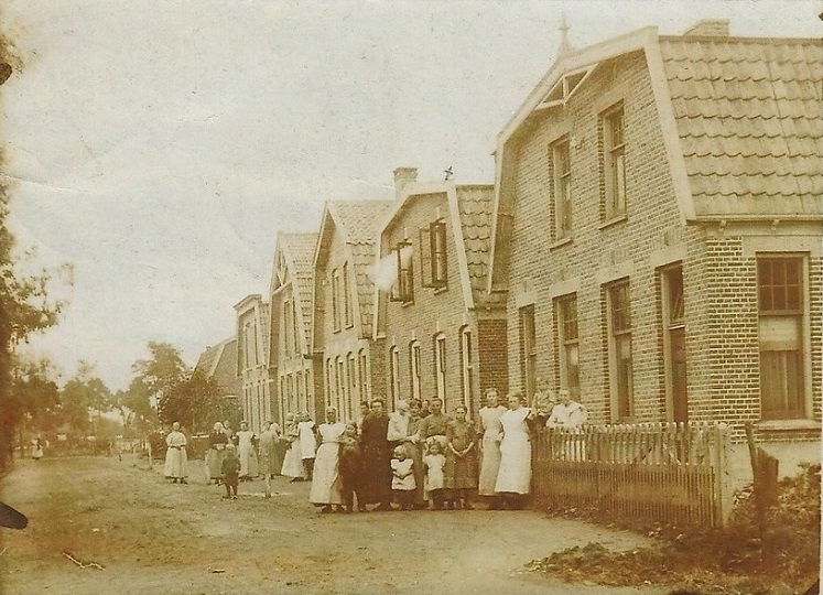 Ekersdijk 17-19 later Eekmaatstraat 17-19 woningen 1916.jpg