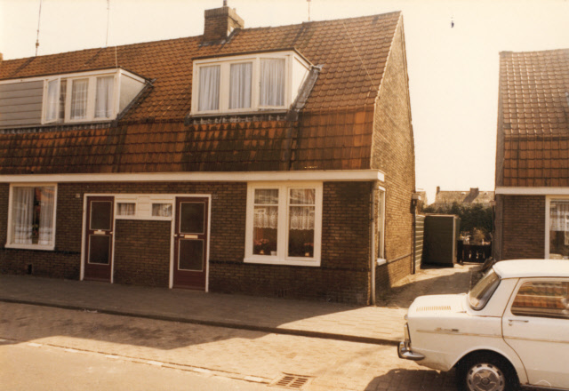 Ekersdijk 97-99 voorheen Eekmaatstraat 97-99 woningen 1926 foto 1977.jpeg