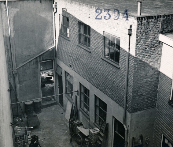 Kuipersdijk 2-4 achterkant winkel M.J. Rusius (bakkerij) jaren 50.jpeg