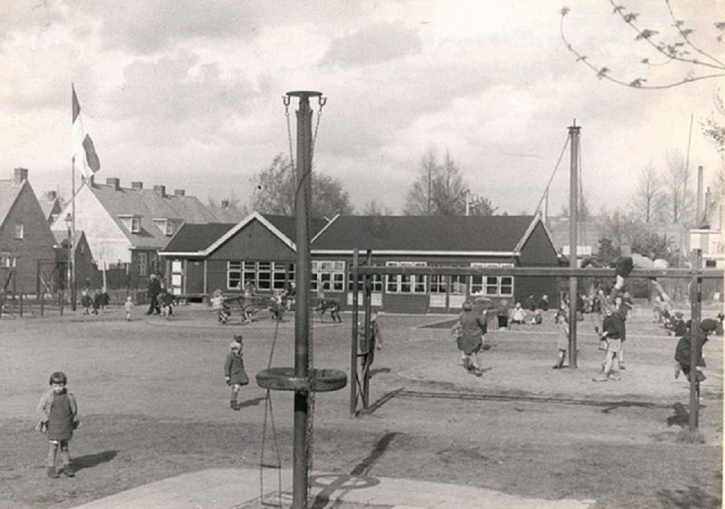 Vorstmanstraat 25 vanaf Bloemendaalstraat speeltuin Pathmos (2).jpg