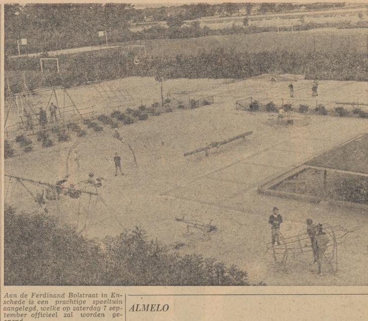 Ferdinand Bolstraat 16 opening speeltuin krantemfoto Tubantia 26-8-1963.jpg