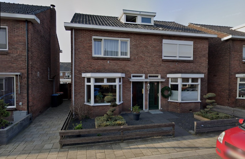 Eikstraar 34-36 woningen bouwjaar 1937 foto 2022.jpg