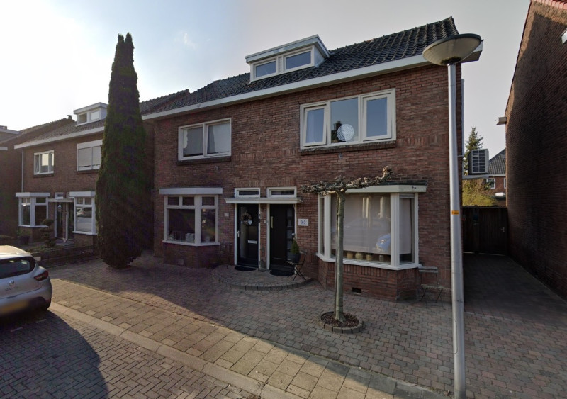 Eikstraar 30-32 woningen bouwjaar 1937 foto 2022.jpg