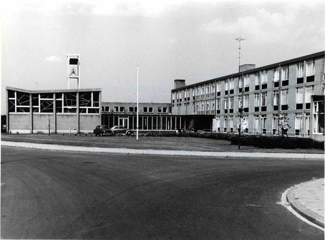 Dr. A.H.J. Coppesstraat 40 hoek Lijsterstraat Dr. Ariënstehuis, R.K. bejaardencentrum juli 1961.jpeg