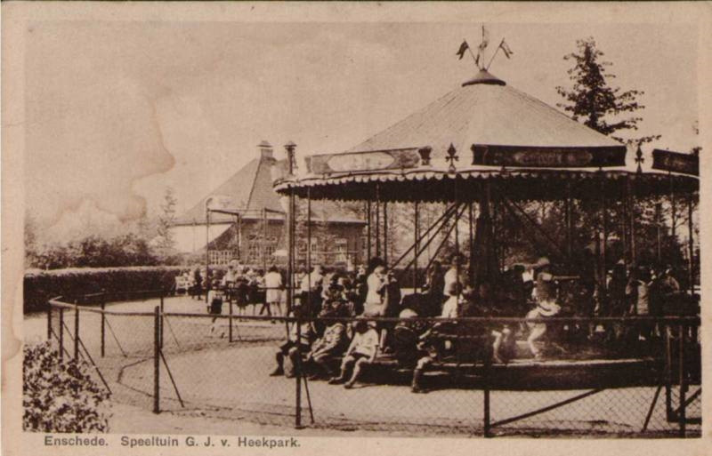G.J. van Heekpark speeltuin draaimolen.jpg