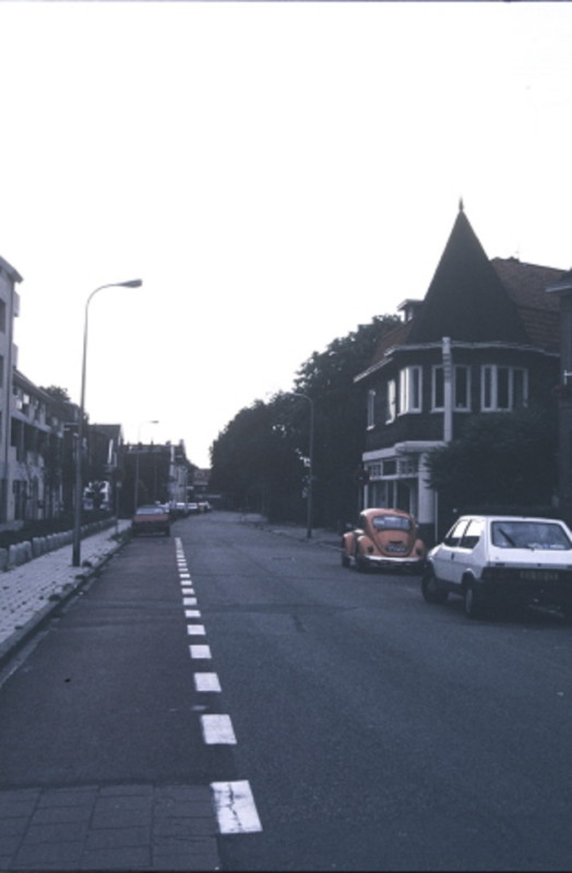 Emmastraat 8a voor de bouw van de luchtbrug MST ,voor verbinding Haaksbergerstraat en Ariensplein. 16-8-1989.jpeg