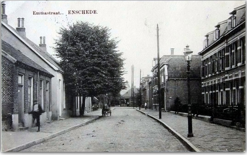 Emmastraat 3-17 rechts vanaf Haaksbergerstraat.jpg