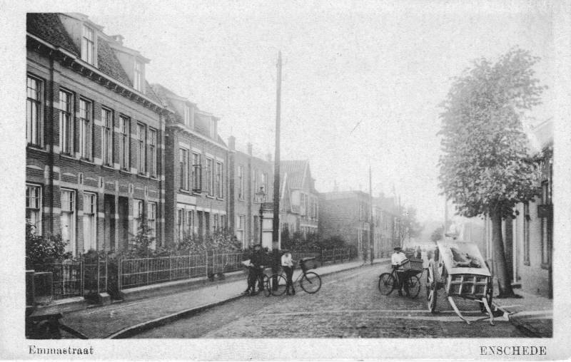 Emmastraat 10-16 Rechts is was later de achterkant van het R.K. Ziekenhuis.jpg