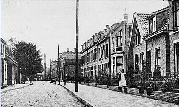 Emmastraat 17-29 rechts vanaf Haaksbergerstraat.jpg
