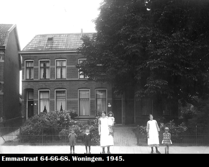 Emmastraat 64-66-68 woningen 1945.jpg