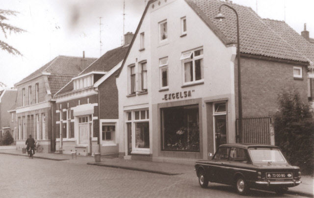 Emmastraat 181-183-185 Voorzijde woningen en 189 bloemenwinkel Excelsa 1967.jpeg
