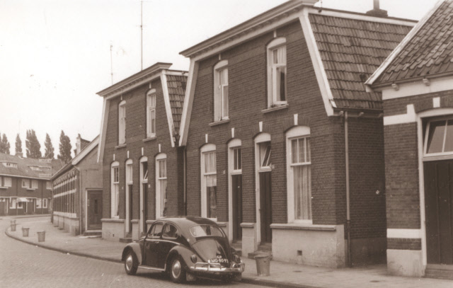 Emmastraat 207-209-211-213 woningen foto 1967.jpeg
