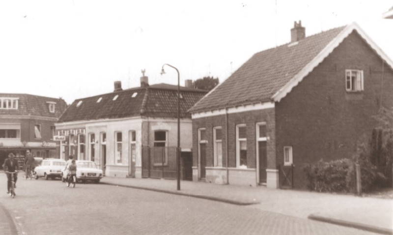 Emmastraat 238-240 en 244-248  en 248 café Zwijnenberg 1967.jpg