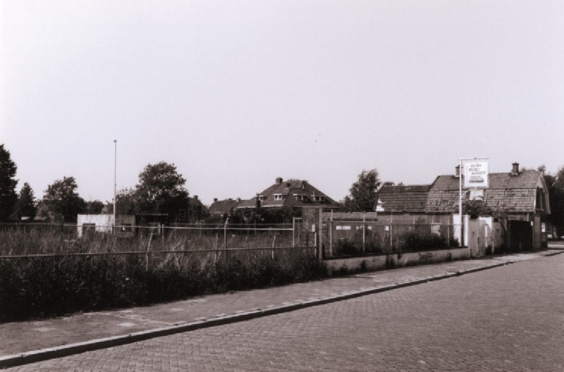 Emmastraat 263-265-267 richting Zwedeweg, terrein waar Autoruilmarkt heeft gezeten 5-6-1996.jpg