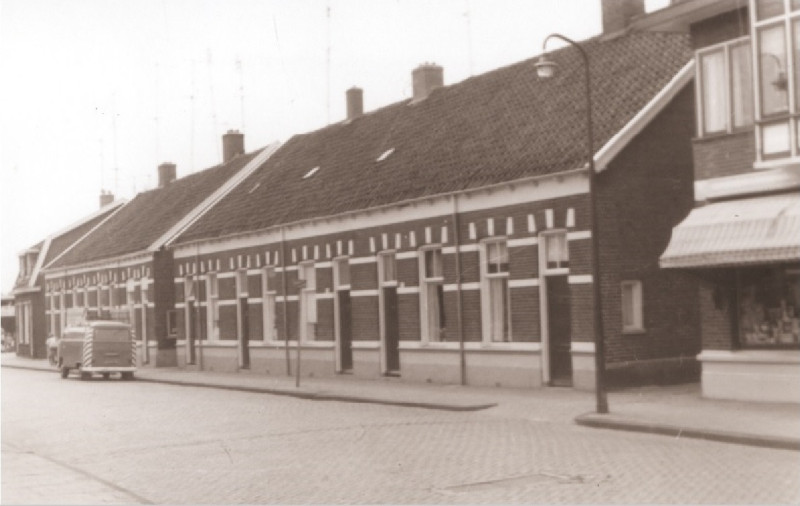 Emmastraat 270-278 woingen foto 1967.jpg