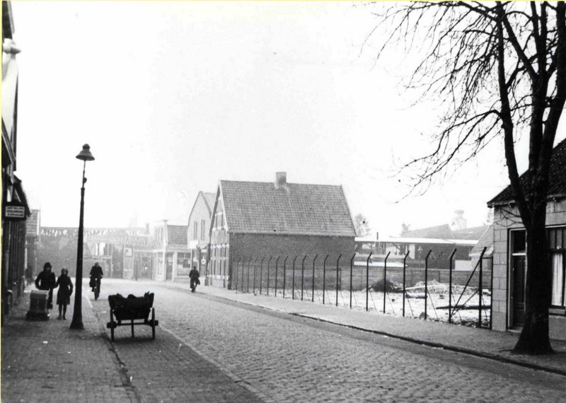 Emmastraat 296 rechts en links 316-322 op de achtergrond houthandel Denneboom 1935.jpg