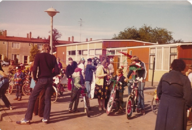 van Leeuwenhoekstraat 215 Speeltuin Het Lindenhof tijdens 50 jarig bestaan, optocht 1980.jpg