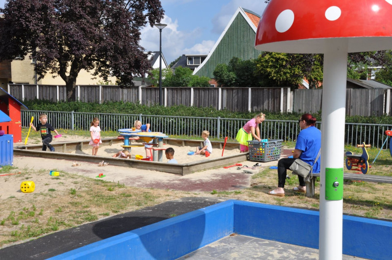 Van Leeuwenhoekstraat 215 Speeltuin Lindenhof zandbak.jpg