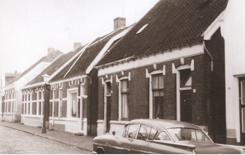 Esstraat 54-56 woningen bouwjaar 1902 foto 1967.jpg