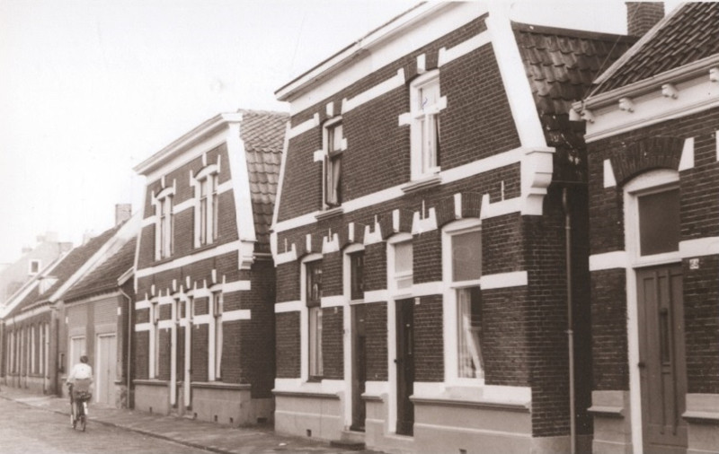 Esstraat 66-68-70-72 woningen bouwjaar 1902 foto 1967.jpg
