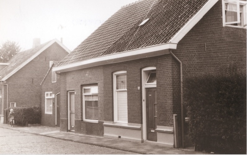 Esstraat 87-89 woningen foto 1967.jpg