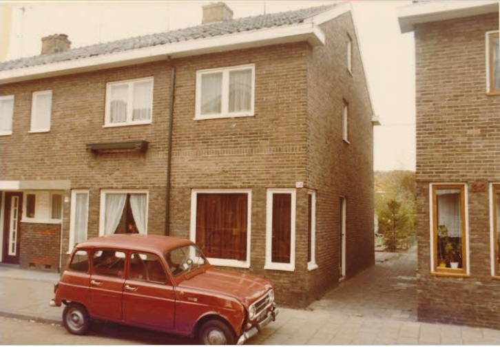 Everhardt van der Marckstraat 24-26-28 woningen 1977.jpg
