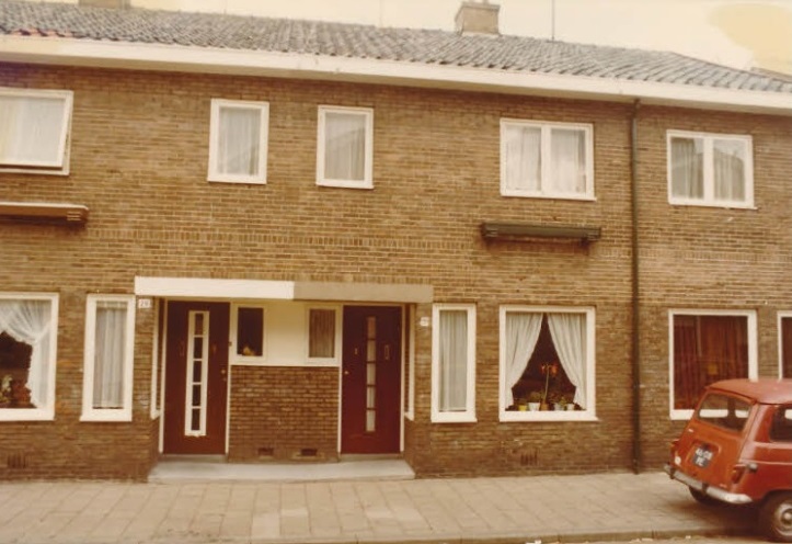 Everhardt van der Marckstraat 26-28 woningen 1977.jpg