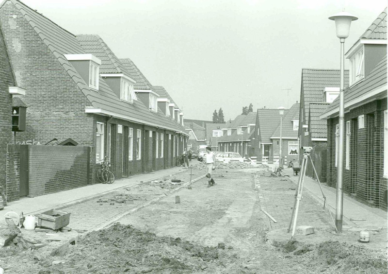 Eversstraat 20-40 links en 41-43 rechts Herbestrating 11-9-1985.jpg
