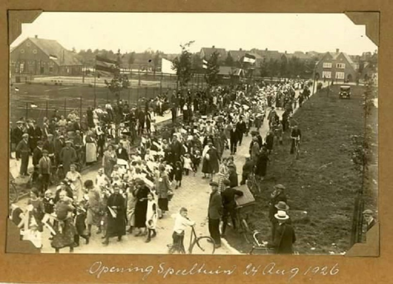 Rozenstraat 107 Laares speeltuin opening 24-8-1926.jpg