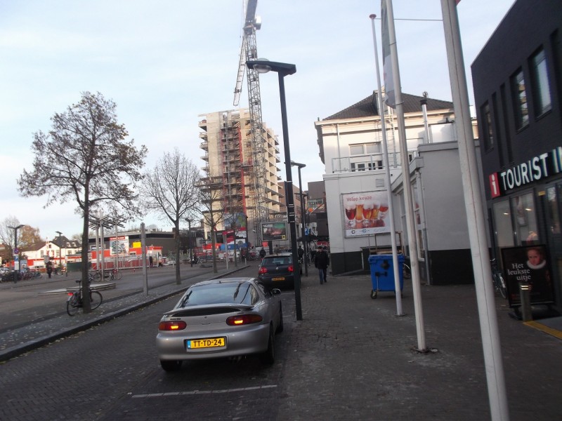 nieuwbouw hotel Willem Wilminkplein vanaf Stationsplein gezien.JPG