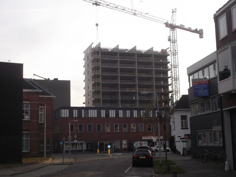 nieuwbouw hotel Willem Wilminkplein vanuit Visserijstraat gezien.JPG