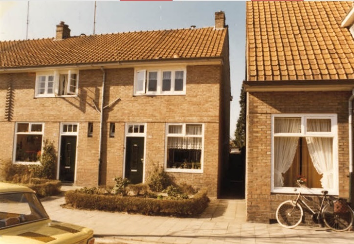 Floresstraat 50-52 woningen 1977.jpg