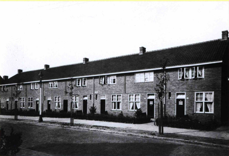 Floresstraat 50-64 Straatbeeld. Huistype III. 1930.jpg