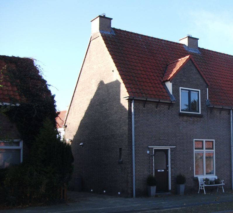 het huis van de buren .....JPG