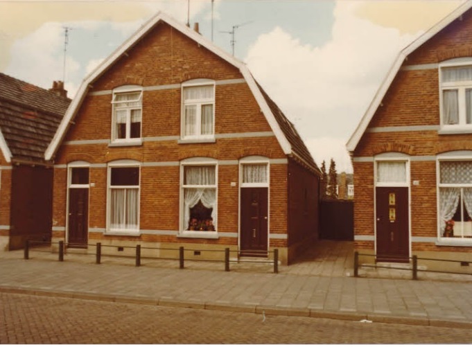 G.J. van Heekstraat 142-144 woningen 1977.jpg