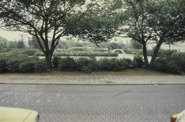 Ohmstraat Zicht op speeltuin Het Lindenhof 1979.jpeg