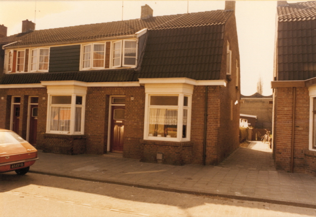 Gagelstraat 18-20 woningen 1977.jpeg