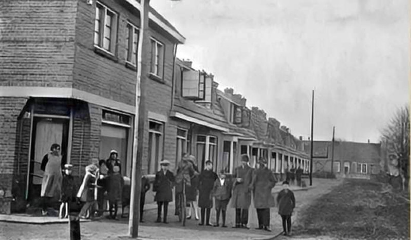 Gagelstraat 40 hoek Bentstraat winkel van H.H. Everink eerder winkel Joh.B. Wiggers.jpg