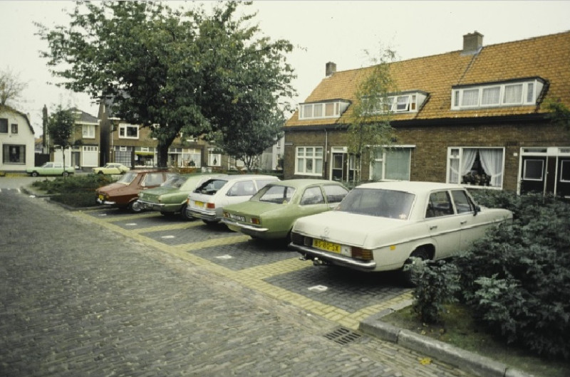 Geraniumstraat 1-3. richting Hyacinthstraat.jpg