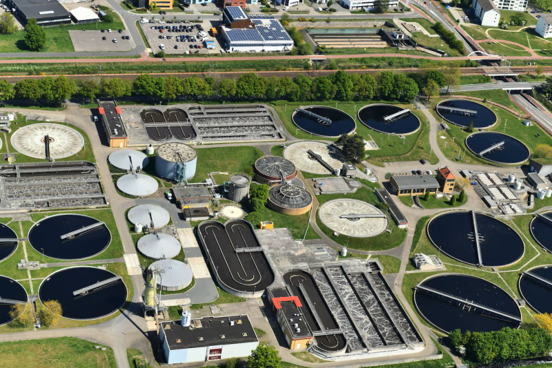 Lonnekerbrugstraat 175 de-waterzuivering-bij-twentekanaal luchtfoto 2025.jpg